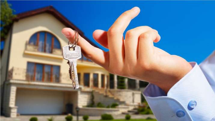 कम उम्र में अपने सपनों का घर खरीदना चाहते हैं आप, डील फाइनल करने से पहले जानें इसके फायदे और नुकसान