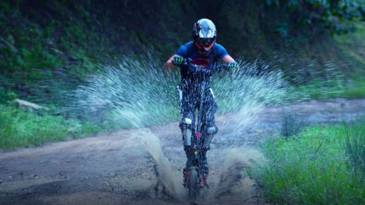 बरसात के मौसम में इलेक्ट्रिक Two Wheelers की ऐसे करें देखभाल, नहीं आएगी दिक्कत