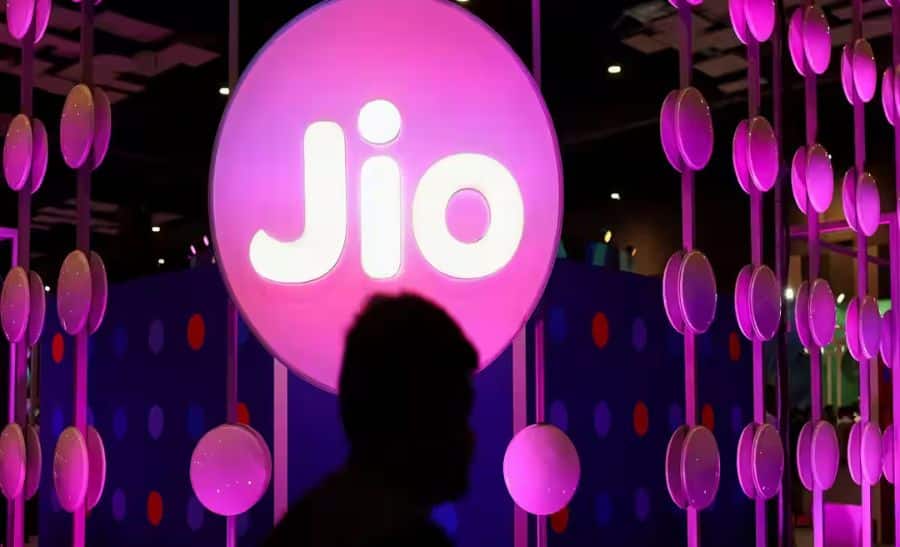 JIO Financial Service Market Debut: JFS Shares Touch Lower Circuit After Dropping 5% During Intra-Trade On Monday, Opens At Premium Of Rs 262