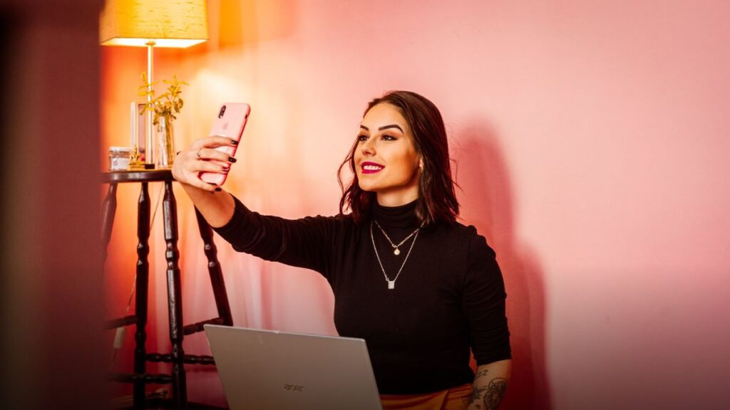 आधा सच बताकर पूरा खेल करने वाले इंफ्लूएंसर और सेलिब्रिटिज सावधान हो जाएं, मंत्रालय ने जारी किया है दिशानिर्देश