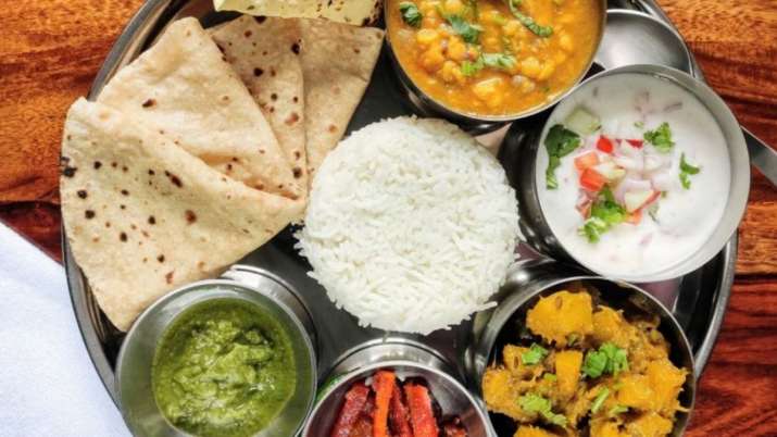 टमाटर यूं ही बना खलनायक! महंगाई डायन का पूरी थाली पर कब्जा, सरकार ने संसद में बताया कितने महंगे हुए दाल-चावल और आटा