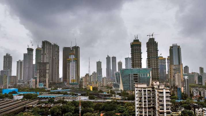 मुंबई में घर खरीदारों की हो गई बल्ले-बल्ले, दिल्ली NCR में कटी जेब, 2023 में हुए बदलाव देखकर चौंक जाएंगे आप