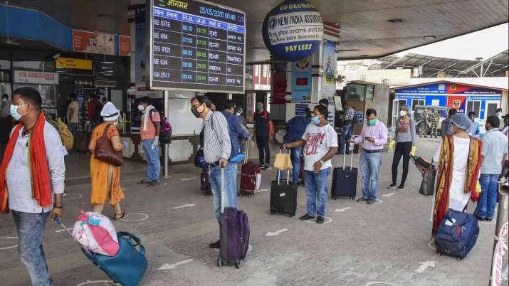 सुविधा ही नहीं कमाई के मामले में भी फिसड्डी हैं भारतीय एयरपोर्ट, 126 हवाई अड्डों में उड़ान भर रहा 'घाटा'