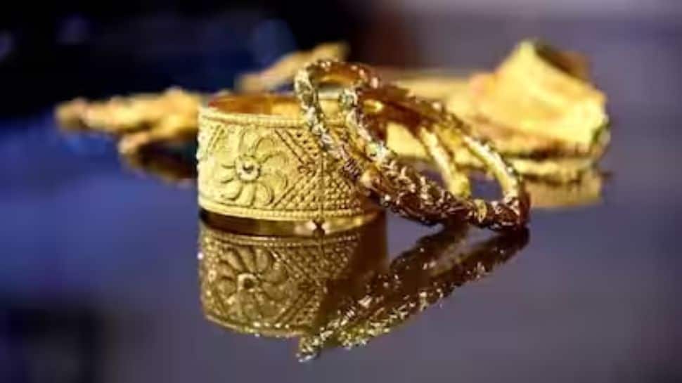 Gold Declines Rs 150; Silver Tumbles Rs 850