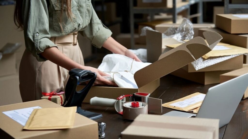 पैकिंग वाले काम में भी है खूब पैसा, कम लागत में घर से शुरू करें ये कारोबार