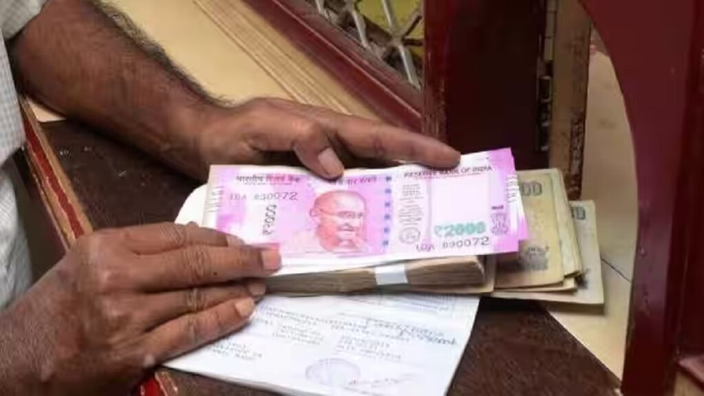 7.4% तक ब्याज ऑफर कर रहे ये टैक्स सेविंग FD स्कीम्स, पैसे से बनेगा पैसा