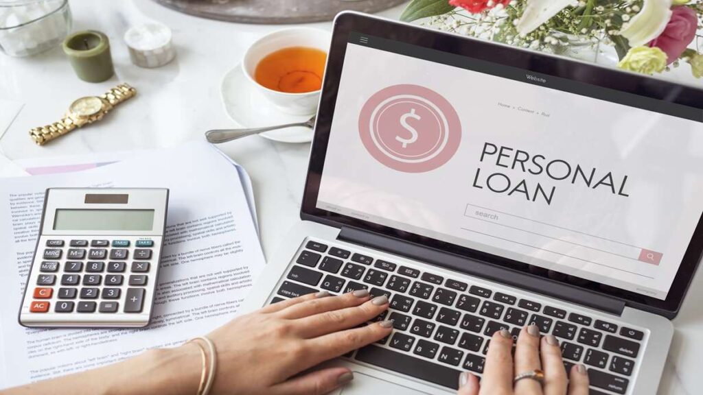 Personal Loan ऐसे बिगाड़ सकता है आपकी वित्तीय सेहत, क्रेडिट स्कोर भी हो जाएगा कम; बचने के करें उपाय