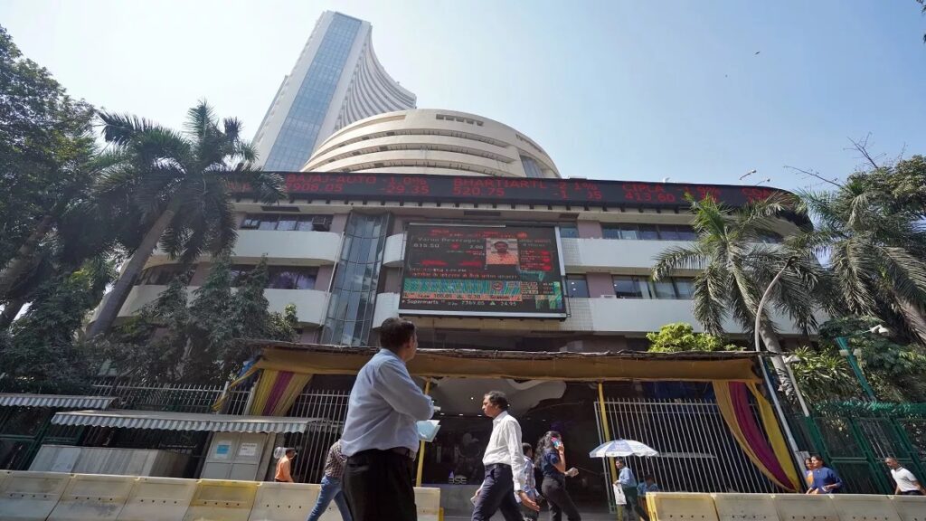 Share Market Close: शेयर बाजार के लिए उतार-चढ़ाव भरा रहा सत्र, सेंसेक्स 237.72 और निफ्टी 61.30 अंक फिसला