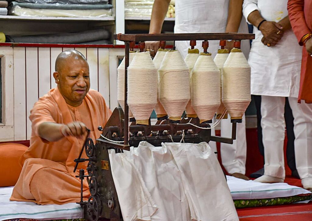 UP को कमर्शियल हब बनाने पर योगी सरकार का जोर, अब लॉन्च हुई यह शानदार स्कीम, लाखों नौकरियां मिलेंगी