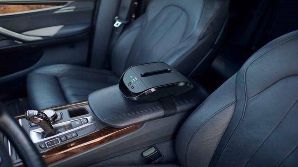 दिल्ली की हवा फिर हो गई खराब, गाड़ी में बाहर से Air Purifier लगवाते समय बरतें ये सावधानियां