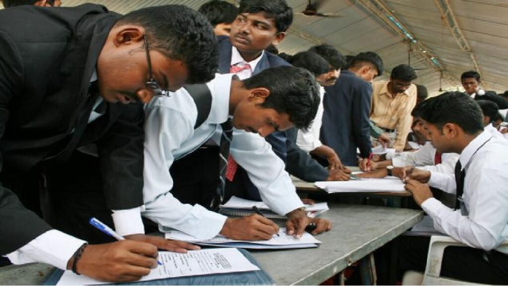 बेरोजगारी दर एक साल के निचले स्तर पर पहुंची, त्योहारी सीजन में इन 5 सेक्टर में निकलेंगी बंपर नौकरियां