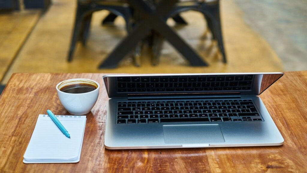 लैपटॉप-कंप्यूटर इम्पोर्ट के लिए लाइसेंस नियमों में सरकार ने किया बदलाव, जानें पूरी बात