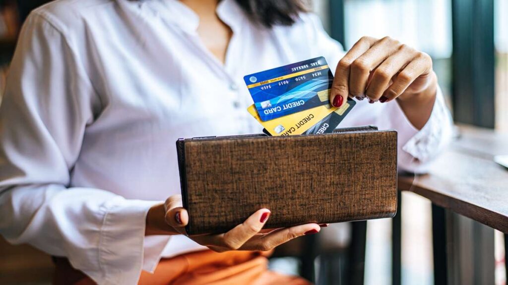 Credit Card का करते हैं इस्तेमाल तो स्टेटेमेंट में चेक करें ये जरूरी बातें, पैसा बचाने में मिलेगी मदद