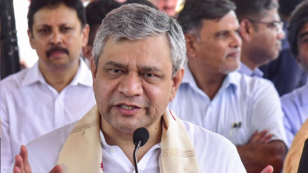 Railway News: ट्रेन सिक्योरिटी सिस्टम 'कवच' पर रेल मंत्री ने दिया लेटेस्ट अपडेट, जानें किस तरह है वरदान