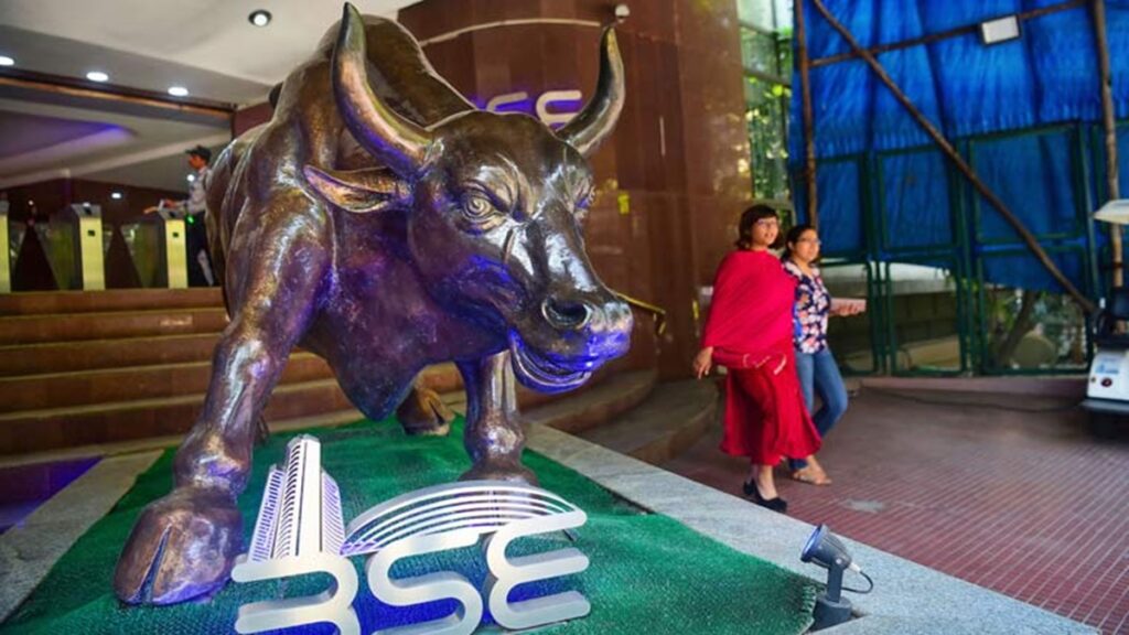 Share Market: धनतेरस के दिन घरेलू शेयर बाजार धड़ाम, सेंसेक्स 211 अंक टूटकर खुला, निफ्टी भी फिसला