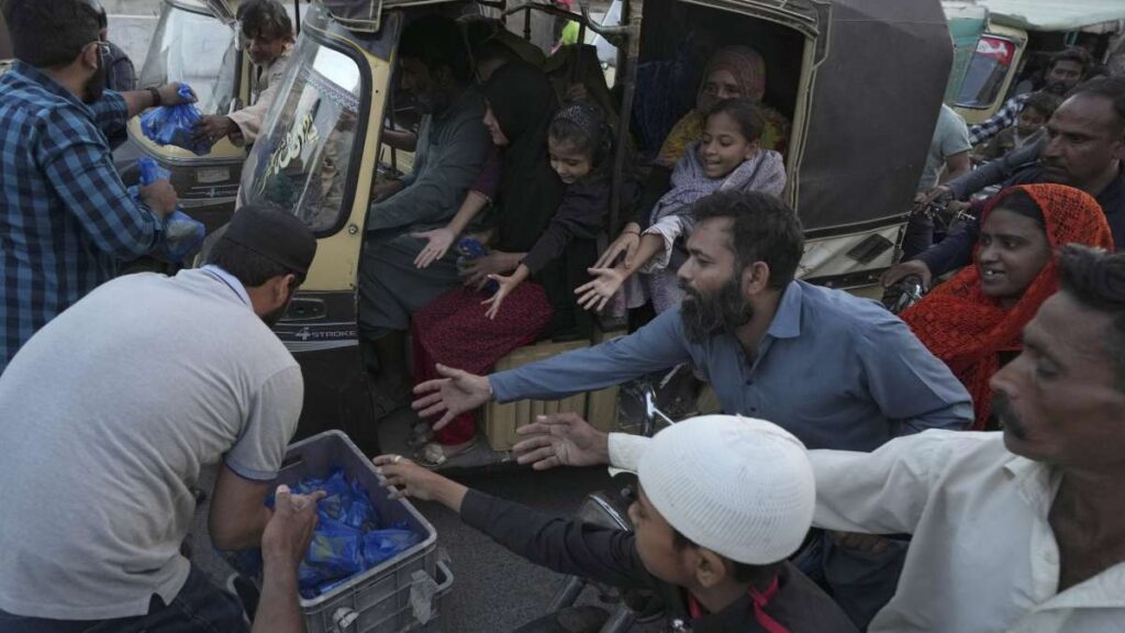 पाकिस्तान में महंगाई ने मचाया कोहराम, 40% के पार पहुंची मुद्रास्फीति, गैस की कीमत 1100% बढ़ी