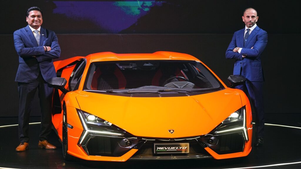 ₹8.89 करोड़ की सुपर लग्जरी कार Lamborghini Revuelto भारत में हुई पेश, लुक देख खो बैठेंगे दिल